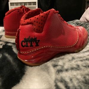 Size 9.5 men’s Jordan’s Tone city